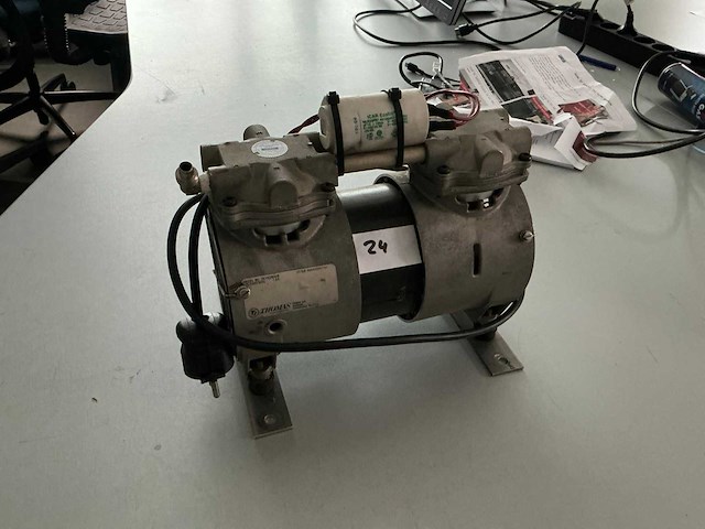 Thomas 2619chi44b vacüumpomp - afbeelding 1 van  4