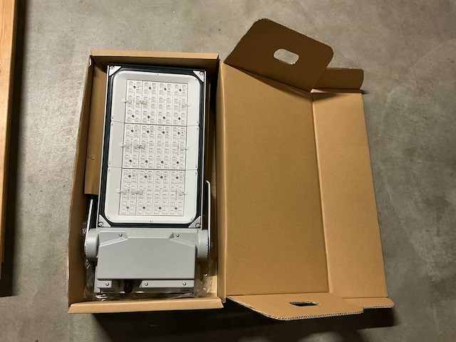 Thorn afp2 industriële led-armatuur (18x) - afbeelding 1 van  6