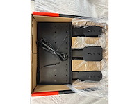 Thrustmaster raceline pedals iii - modulaire 3 pedaalset |steelseries arena 3 – gaming headset stand - afbeelding 2 van  3