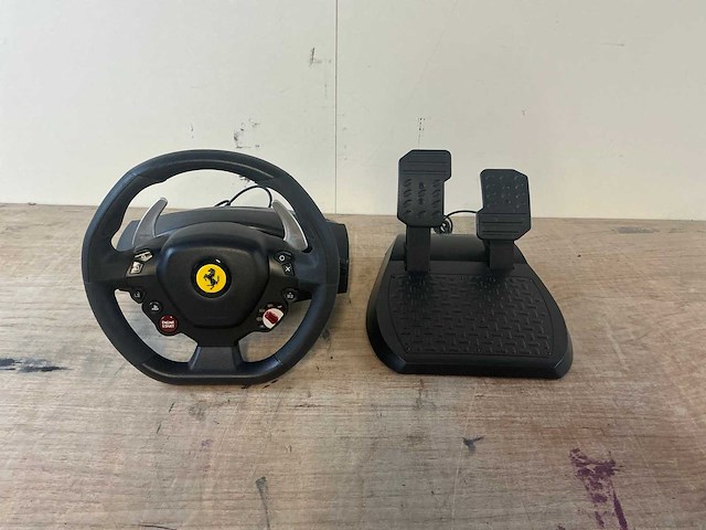 Thrustmaster t80 ferrari 488 gtb racestuur - afbeelding 1 van  7
