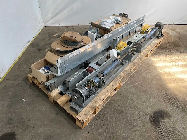 Thyssen krupp - 2015 - liftdeurinstallatie - afbeelding 1 van  63
