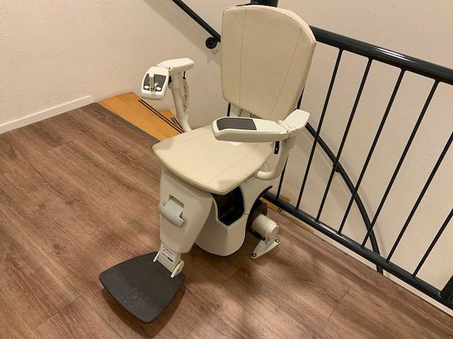 Thyssenkrupp flow 2 traplift - afbeelding 8 van  14