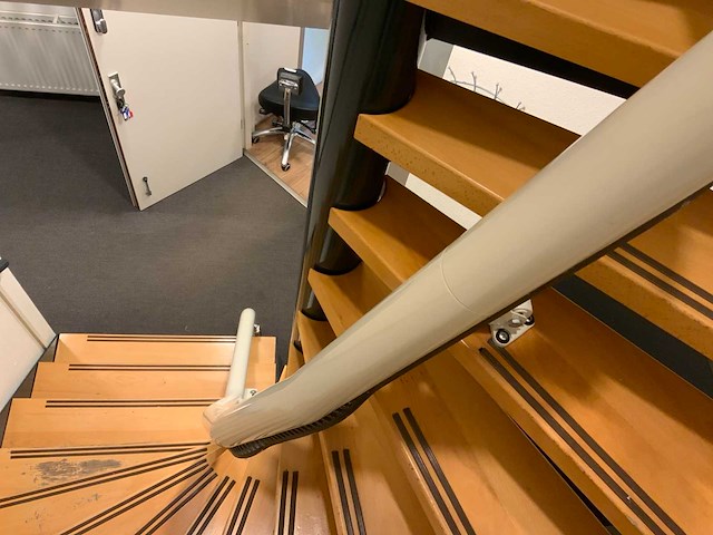 Thyssenkrupp flow 2 traplift - afbeelding 14 van  14