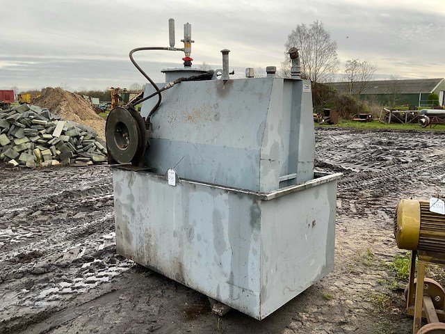 Thz brandstof opslagtank - afbeelding 1 van  4