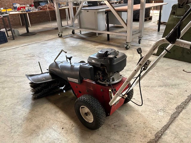 Tielburger tk36 zelfrijdende veegmachine - afbeelding 3 van  7