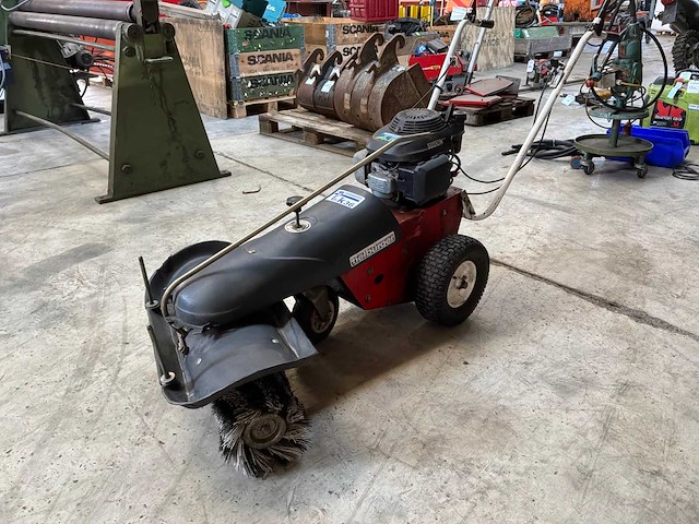 Tielburger tk36 zelfrijdende veegmachine - afbeelding 4 van  7