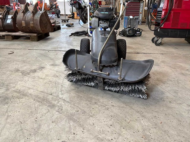 Tielburger tk36 zelfrijdende veegmachine - afbeelding 5 van  7