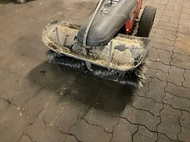 Tielburger zelfrijdende veegmachine - afbeelding 6 van  8