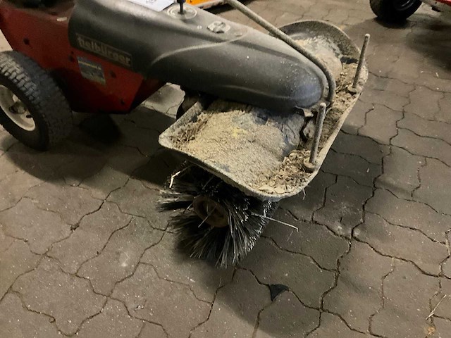 Tielburger zelfrijdende veegmachine - afbeelding 7 van  8