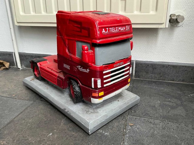 Tieleman scania vrachtwagen model van beton - afbeelding 3 van  4