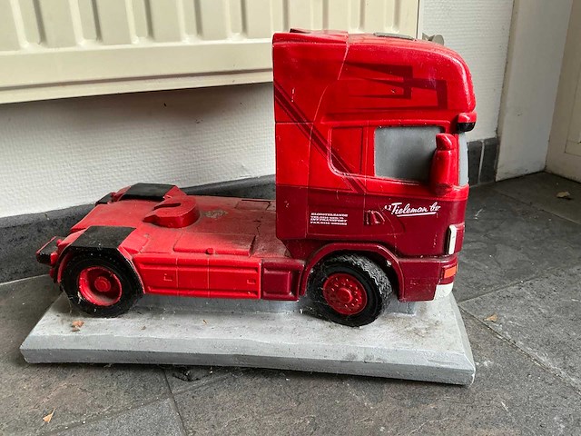 Tieleman scania vrachtwagen model van beton - afbeelding 1 van  4