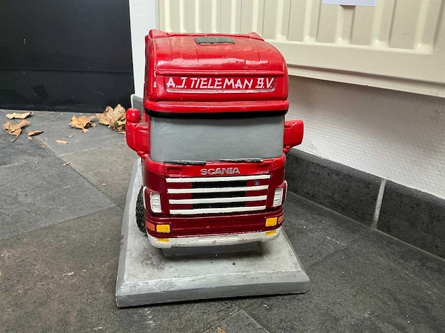 Tieleman scania vrachtwagen model van beton - afbeelding 2 van  4