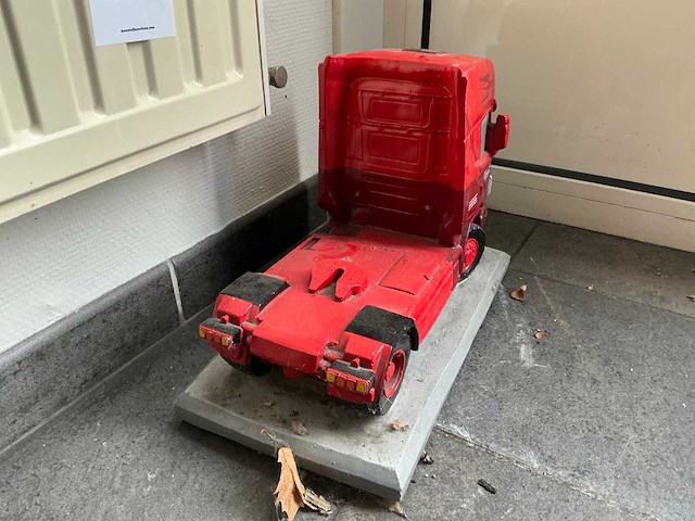 Tieleman scania vrachtwagen model van beton - afbeelding 4 van  4