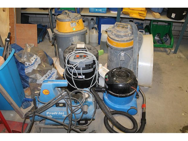Tien apparaten waaronder vier waterstofzuigers ghibli, stofzuiger numatic, compressor profi-jet en stofzuig... - afbeelding 1 van  5