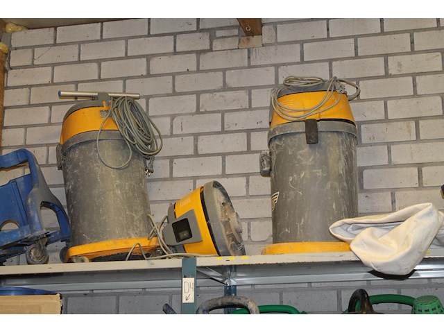 Tien apparaten waaronder vier waterstofzuigers ghibli, stofzuiger numatic, compressor profi-jet en stofzuig... - afbeelding 2 van  5