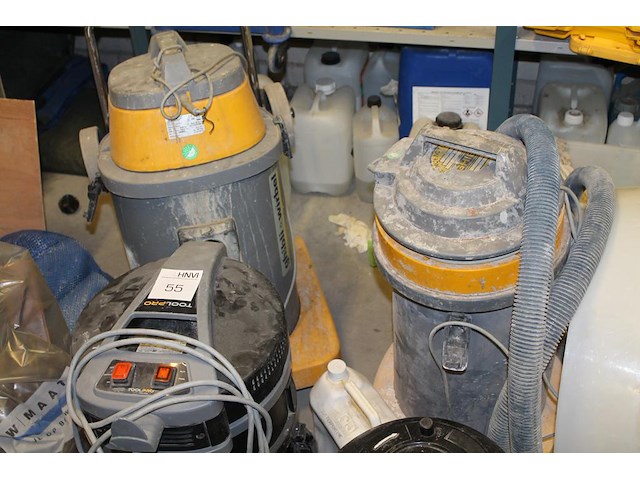 Tien apparaten waaronder vier waterstofzuigers ghibli, stofzuiger numatic, compressor profi-jet en stofzuig... - afbeelding 4 van  5