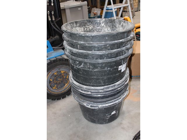 Tien cement kuipen. - afbeelding 2 van  2