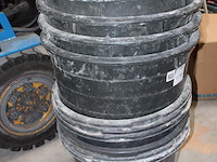 Tien cement kuipen. - afbeelding 2 van  2