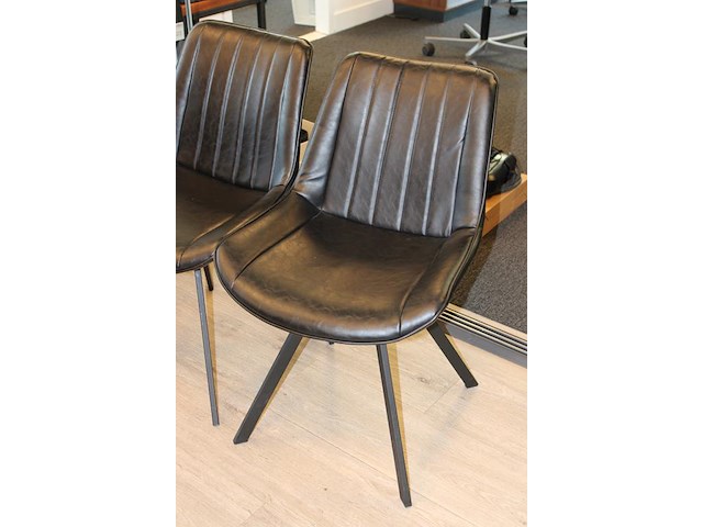 Tien eettafelstoelen. - afbeelding 2 van  3