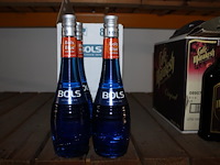Tien flessen bols blue curaçao. - afbeelding 1 van  2