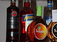 Tien flessen drank w.o. 2x safari, 2x oranjebitter, aperol, bacardi en kahlua. - afbeelding 2 van  5