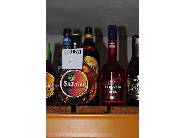 Tien flessen drank w.o. 2x safari, 2x oranjebitter, aperol, bacardi en kahlua. - afbeelding 3 van  5