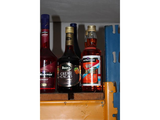 Tien flessen drank w.o. 2x safari, 2x oranjebitter, aperol, bacardi en kahlua. - afbeelding 4 van  5