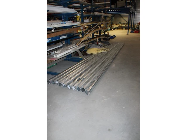 Tien gegalvaniseerde lantaarnpalen met lengte 580 cm. - afbeelding 2 van  3