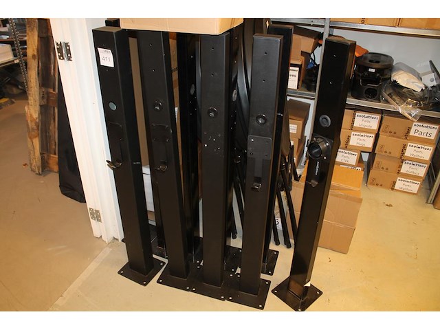 Tien laadpalen in diverse uitvoeringen. hoogte 130 cm. - afbeelding 1 van  2