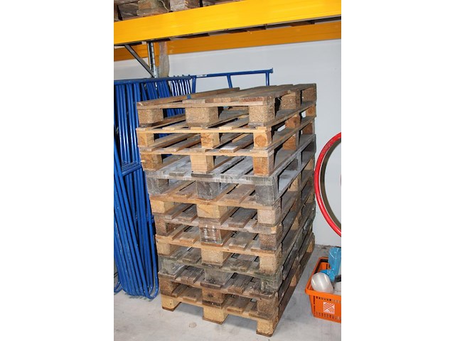 Tien pallets 120 x 80 cm w.o. vijf europallets. - afbeelding 2 van  2