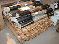 Tien rubber beschermingsmatten t.b.v. laadkabel. afmeting 1 x 1 m. worden voor de hand uitgegeven vanaf pal... - afbeelding 1 van  3