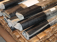 Tien rubber beschermingsmatten t.b.v. laadkabel. afmeting 1 x 1 m. worden voor de hand uitgegeven vanaf pal... - afbeelding 2 van  3