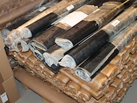 Tien rubber beschermingsmatten t.b.v. laadkabel. afmeting 1 x 1 m. worden voor de hand uitgegeven vanaf pal... - afbeelding 2 van  3