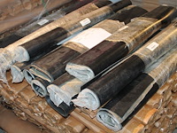 Tien rubber beschermingsmatten t.b.v. laadkabel. afmeting 1 x 1 m. worden voor de hand uitgegeven vanaf pal... - afbeelding 2 van  3