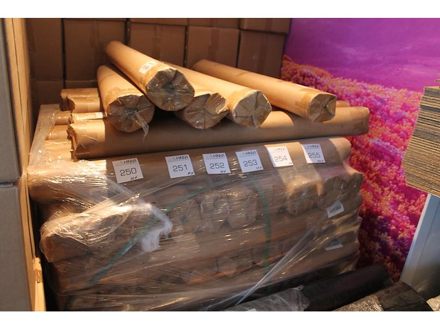 Tien rubber beschermingsmatten t.b.v. laadkabel. afmeting 1 x 2 m. worden voor de hand uitgegeven vanaf pal... - afbeelding 1 van  2