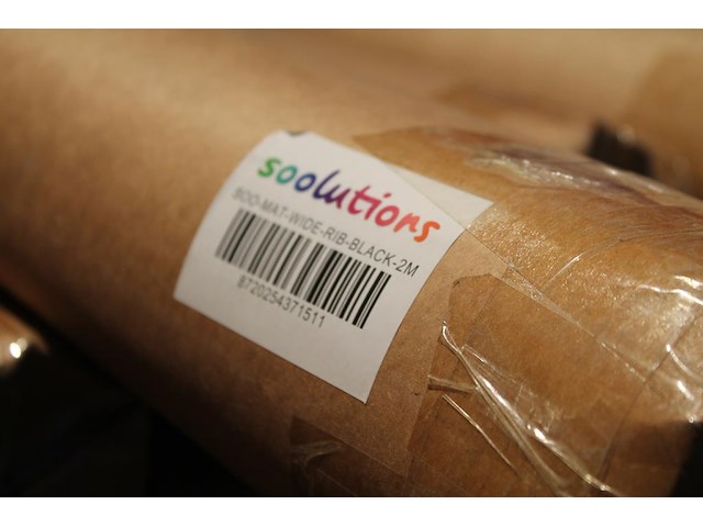 Tien rubber beschermingsmatten t.b.v. laadkabel. afmeting 1 x 2 m. worden voor de hand uitgegeven vanaf pal... - afbeelding 2 van  2