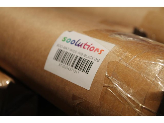 Tien rubber beschermingsmatten t.b.v. laadkabel. afmeting 1 x 2 m. worden voor de hand uitgegeven vanaf pal... - afbeelding 2 van  2