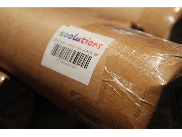 Tien rubber beschermingsmatten t.b.v. laadkabel. afmeting 1 x 2 m. worden voor de hand uitgegeven vanaf pal... - afbeelding 2 van  2