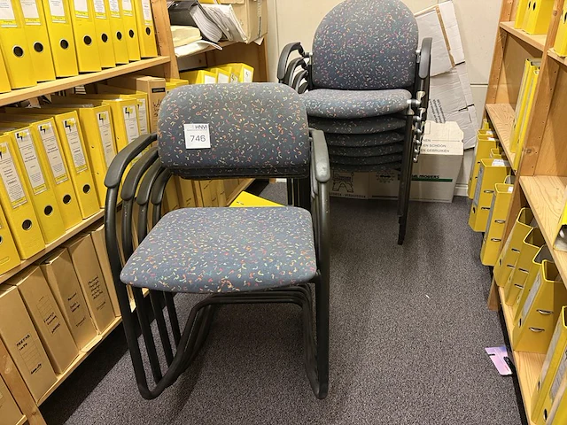 Tien stapelbare vergaderstoelen - afbeelding 1 van  3