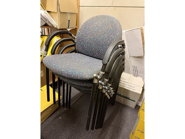 Tien stapelbare vergaderstoelen - afbeelding 3 van  3