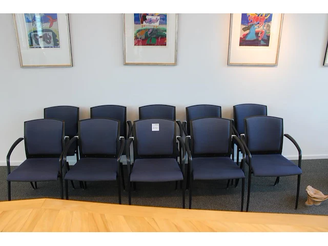 Tien vergaderstoelen blauw gestoffeerd - afbeelding 1 van  4