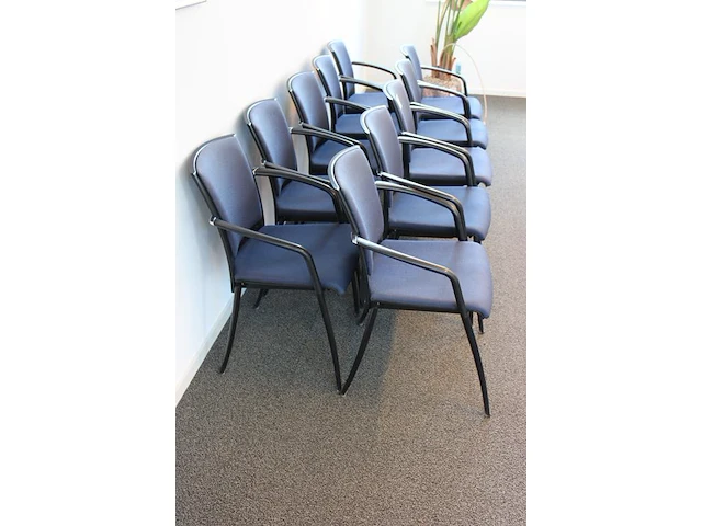 Tien vergaderstoelen blauw gestoffeerd - afbeelding 3 van  4