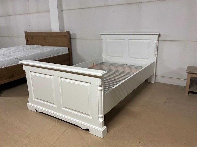 Tiffany bedframe met lattenbodem - afbeelding 1 van  12