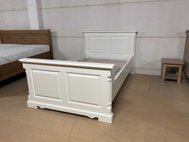 Tiffany bedframe met lattenbodem - afbeelding 11 van  12