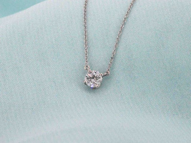 Tiffany & co - platina solitaire halscollier met een natuurlijke diamant - afbeelding 7 van  9