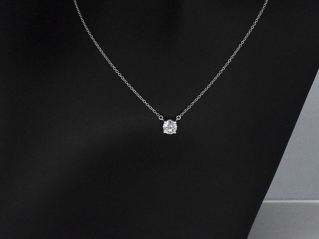 Tiffany & co - platina solitaire halscollier met een natuurlijke diamant - afbeelding 2 van  9