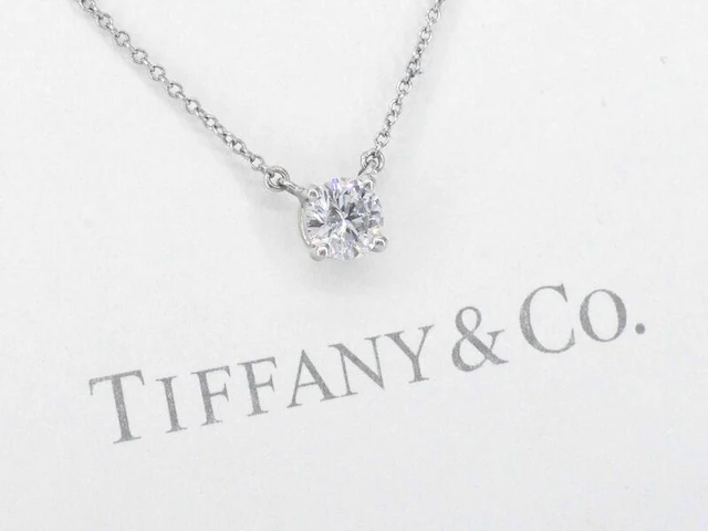 Tiffany & co - platina solitaire halscollier met een natuurlijke diamant - afbeelding 1 van  9
