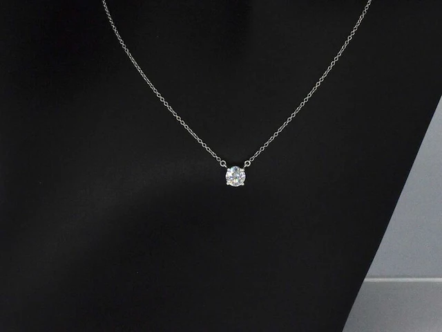 Tiffany & co - platina solitaire halscollier met een natuurlijke diamant - afbeelding 2 van  9