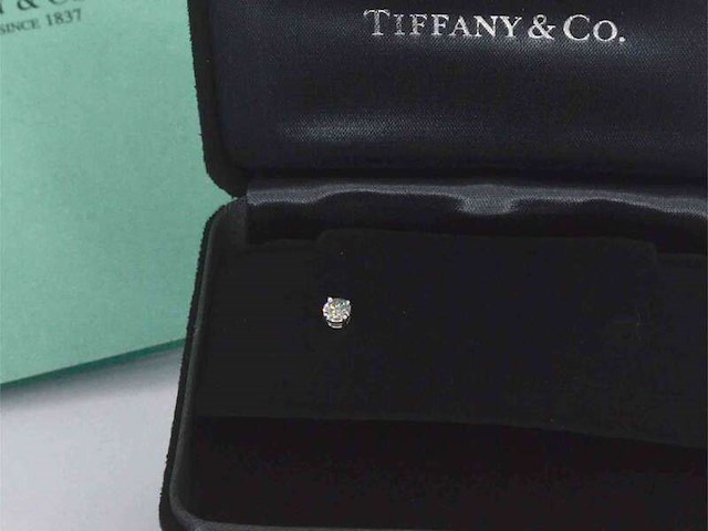 Tiffany & co - tiffany solitair oorknop met diamant - afbeelding 2 van  13