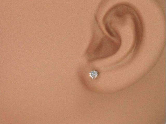 Tiffany & co - tiffany solitair oorknop met diamant - afbeelding 6 van  13